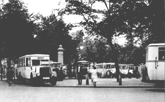 schwarz-weiß Bild: Fahrzeuge der Kölner Straßen-Omnibusgesellschaft