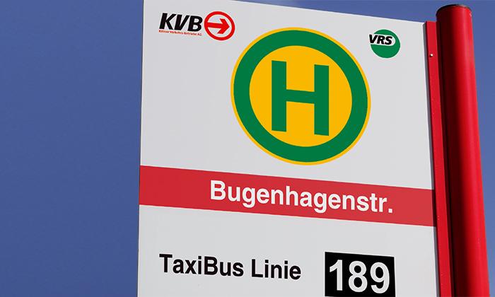Schild der TaxiBus Linie 189 an der Haltestelle Bugenhagenstraße