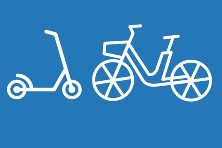 Skizierter E-Scooter und E-Bike auf blauem Hintergrund