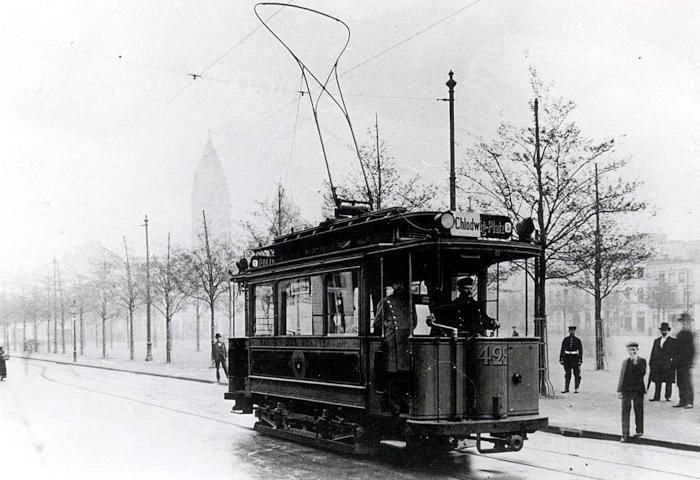 Erste elektrische Stadtbahn im Einsatz