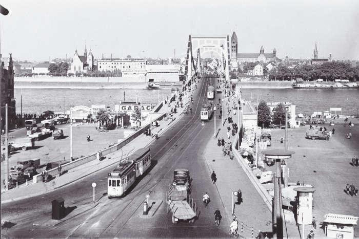 Stadtbahn auf der Hindenburgbrcke - heute Deutzer Brcke - Mitte der 1920er Jahre